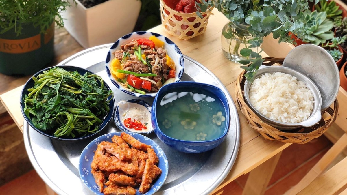 Thức ăn đã nấu chín để ở ngoài được trong 2 giờ