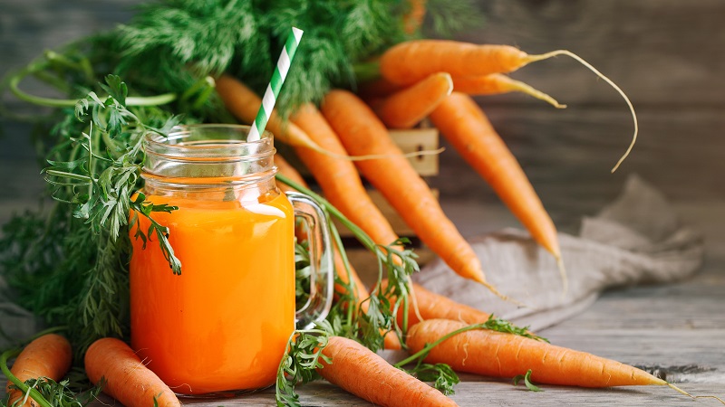 Nước ép cà rốt giúp đẹp da, sáng mắt