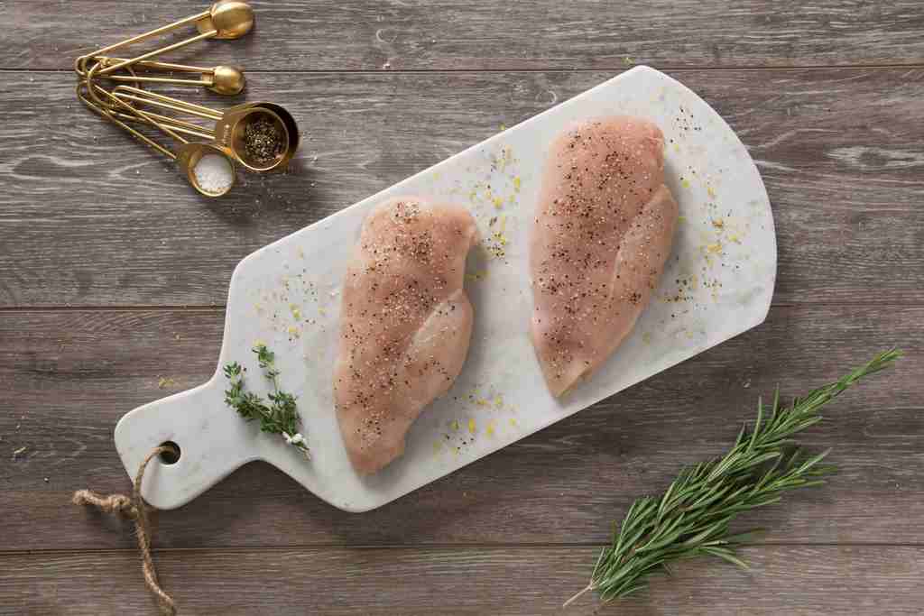 Không dùng muối khi ướp ức gà