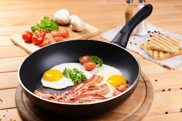 Sử dụng lượng ít dầu, mỡ, bơ khi chiên, rán