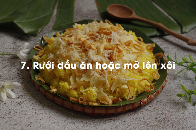Rưới dầu hoặc mỡ lên xôi