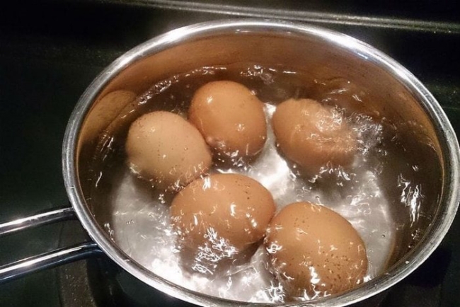 Cách luộc trứng lòng đào đơn giản
