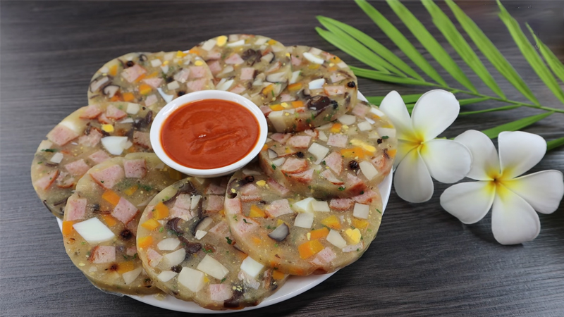 Giò thủ làm bằng bột rau câu dai giòn hấp dẫn, ngon bất bại