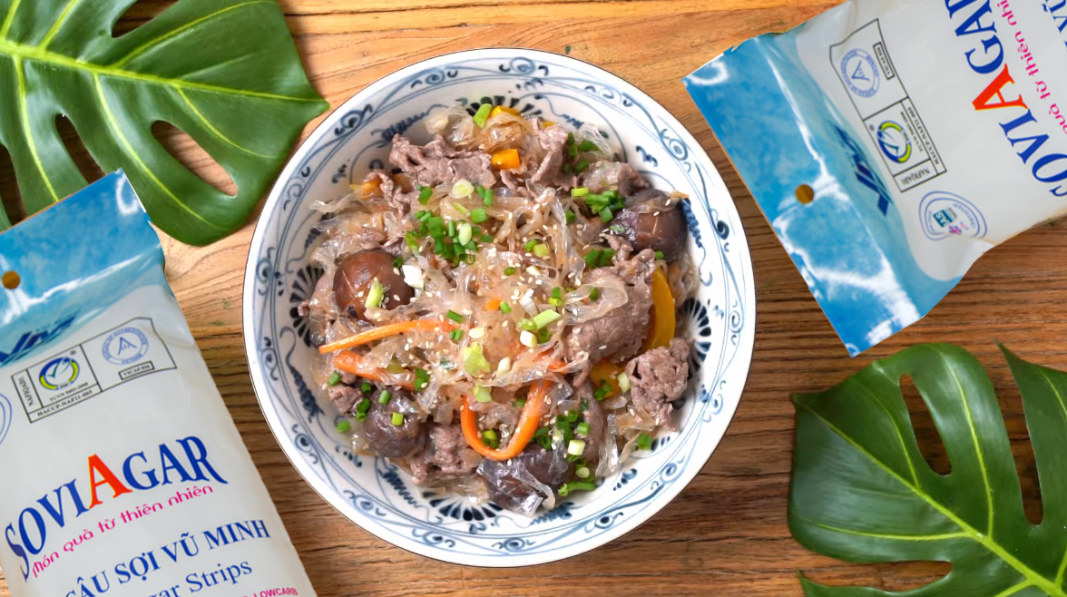 Hoàn thành món ăn miến trộn rau câu sợi hấp dẫn cho ngày Tết