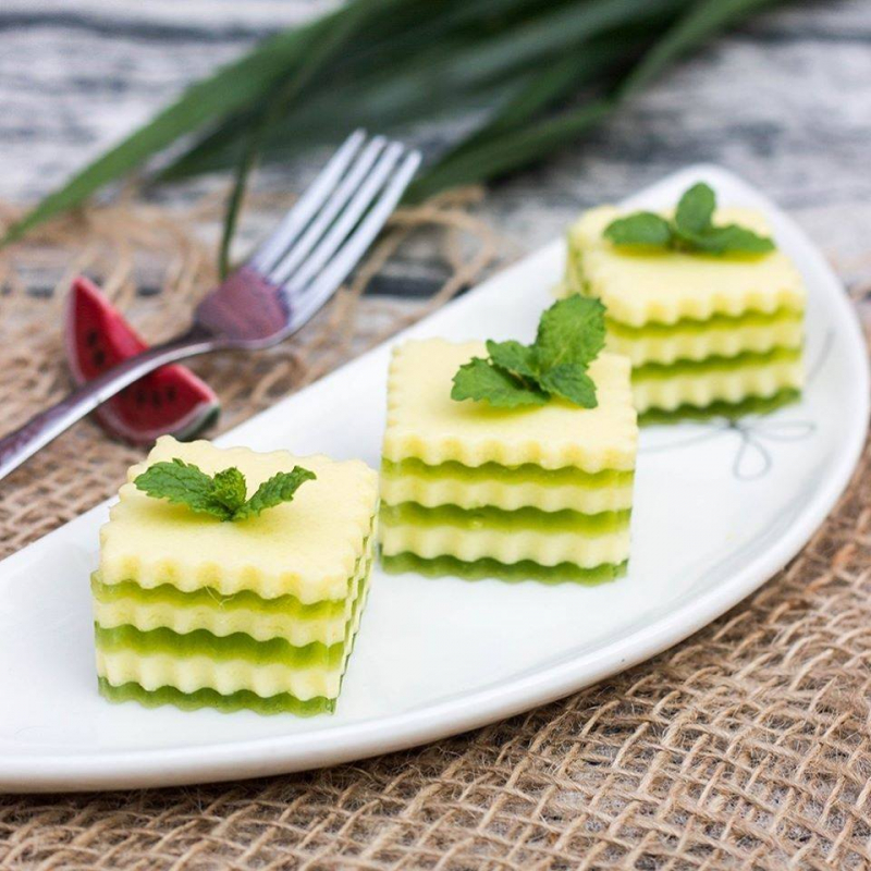 Tỉ lệ trộn bột và đường quá ít sẽ khiến bột rau câu bị tách nước