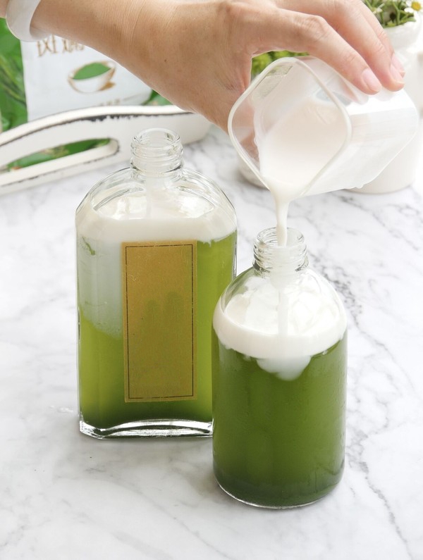 Đổ nước cốt dừa vào chai thạch đã đông- Agar Việt Nam Vũ Minh