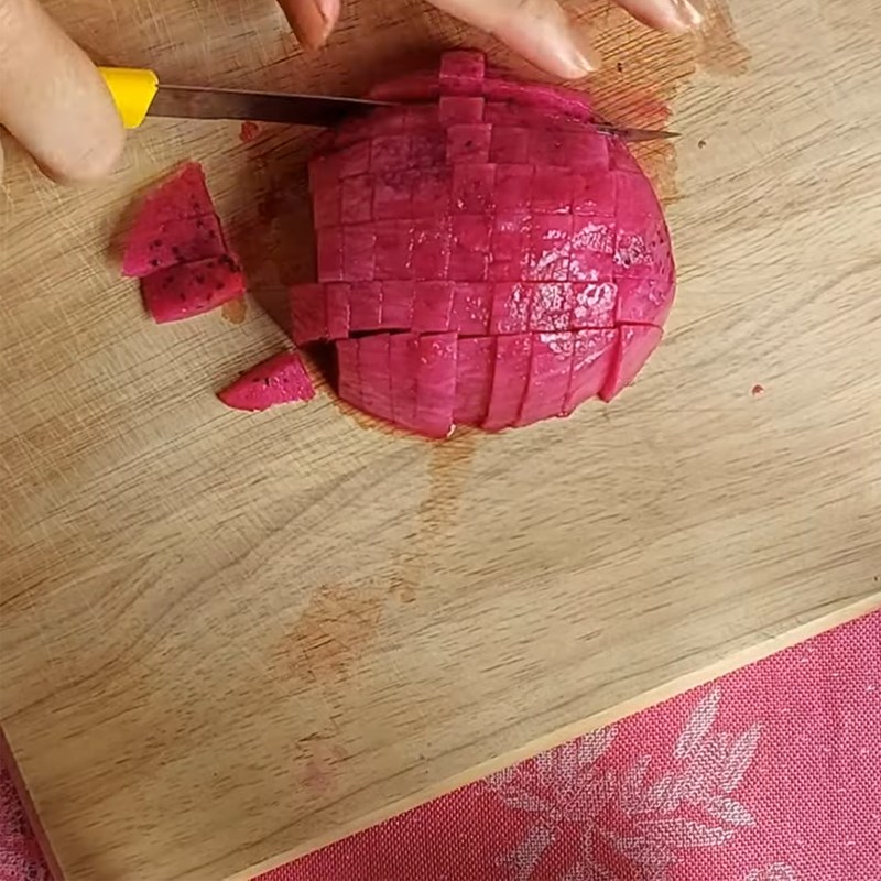 Rửa sạch và cắt các loại trái cây thành miếng vuông vừa ăn- Agar Việt Nam Vũ Minh