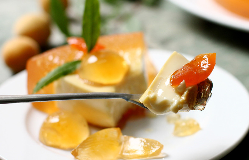 Thành phẩm món thạch mơ nhân bánh flan thơm ngon, béo ngậy từ bột rau câu Vũ Minh SoviAgar