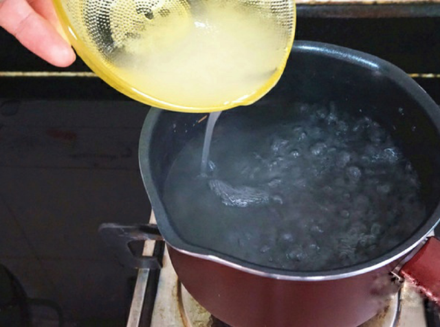 Nấu hỗn hợp bột rau câu Vũ Minh SoviAgar để làm món chè thạch rau câu