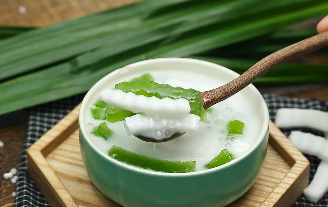 Thành phẩm chè dừa non tahjch lá nếp cực HOT