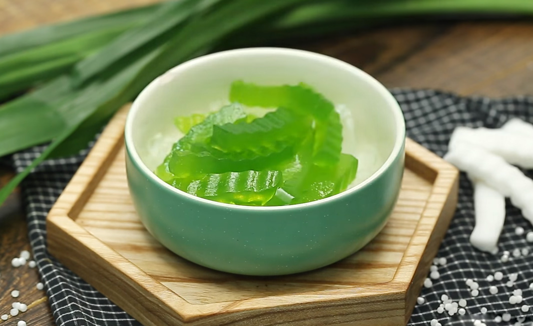 Nấu chè dừa non và hoàn thiện