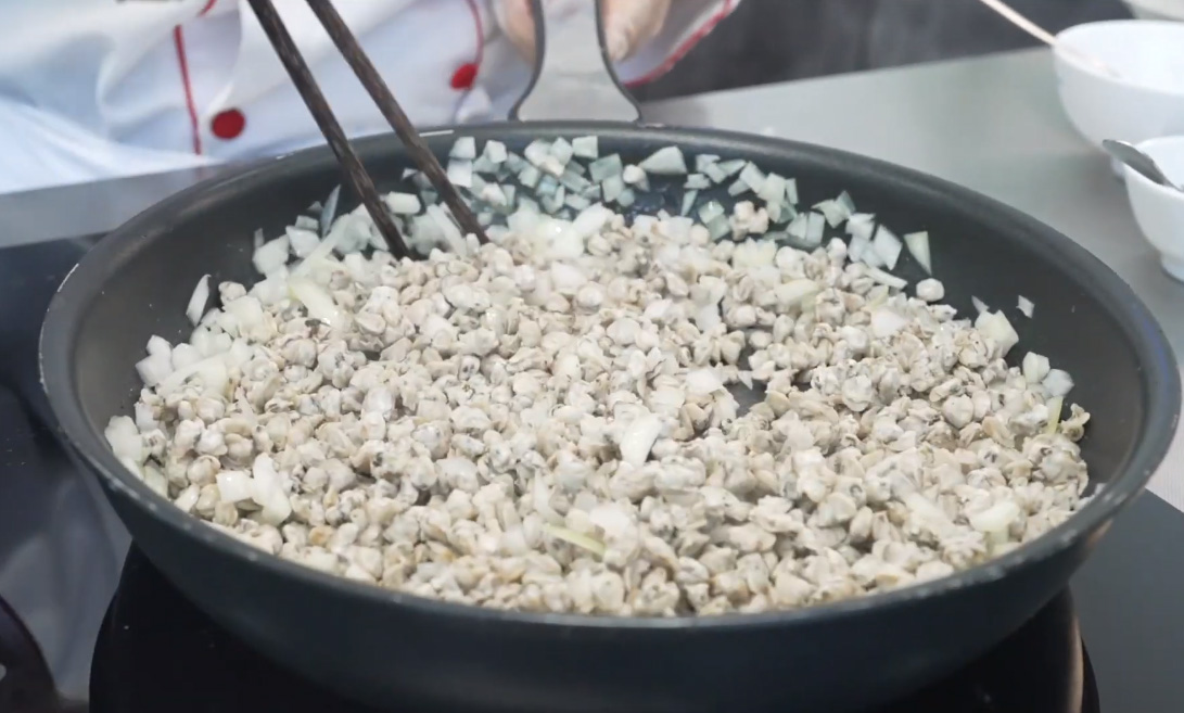 Xào phần thịt hến