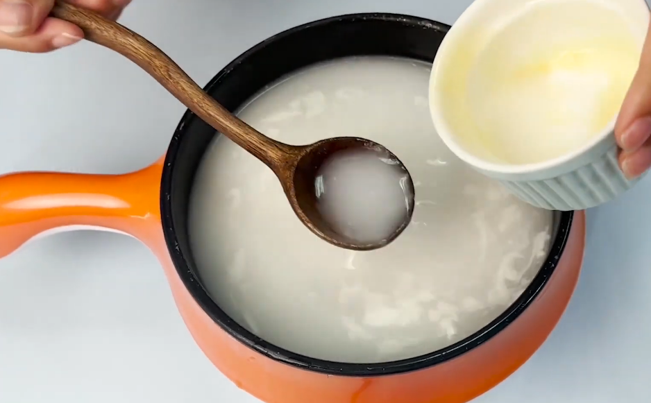 Đun hỗn hợp cốt dừa nhân phô mai