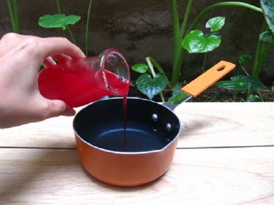 Hòa siro với nước