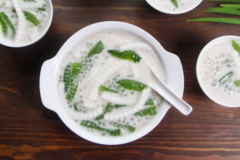 chè giải nhiệt mùa hè - chè dừa non lá nếp