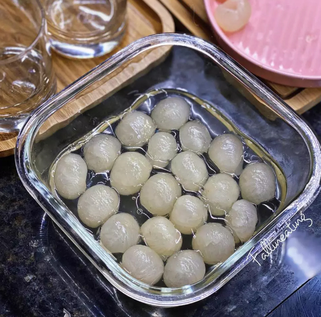 Gái xinh mách chiêu làm thạch nhãn dừa tươi ngọt mát tê lưỡi-4
