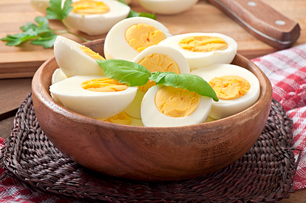 Trứng luộc được nhiều chị em lựa chọn trong các bữa phụ 