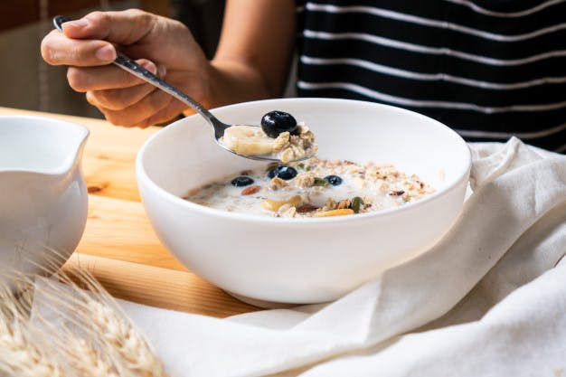 Ăn bột yến mạch vào bữa sáng