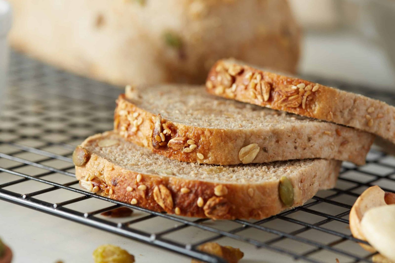 Bánh mì nướng ngũ cốc có hàm lượng protein, chất xơ và các loại vitamin dồi dào